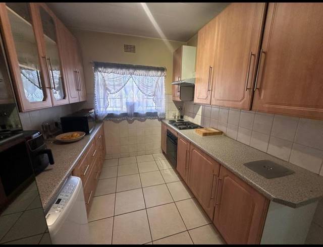 2 BEDROOM APARTMENT FOR SALE IN WYCHWOOD